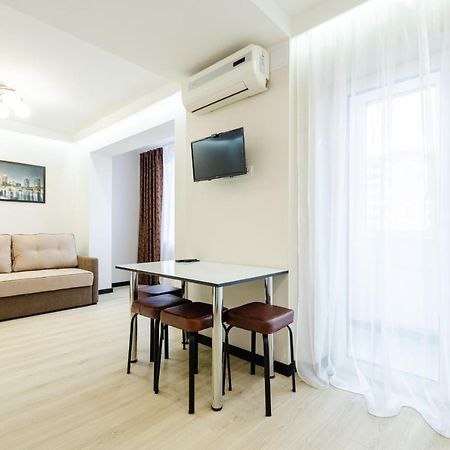 Artal Apartment On Obolonsky Avenue 31 Kiev Eksteriør billede