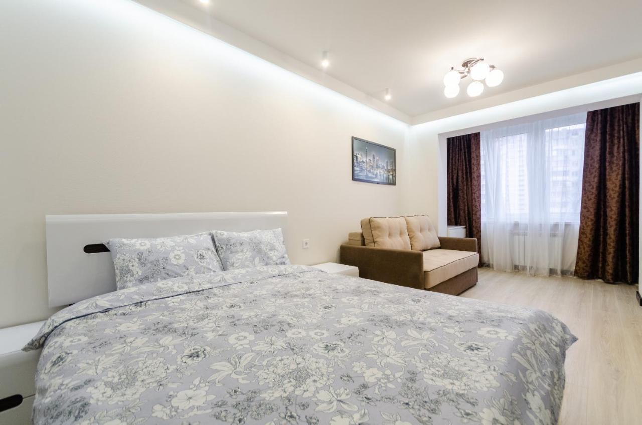 Artal Apartment On Obolonsky Avenue 31 Kiev Eksteriør billede