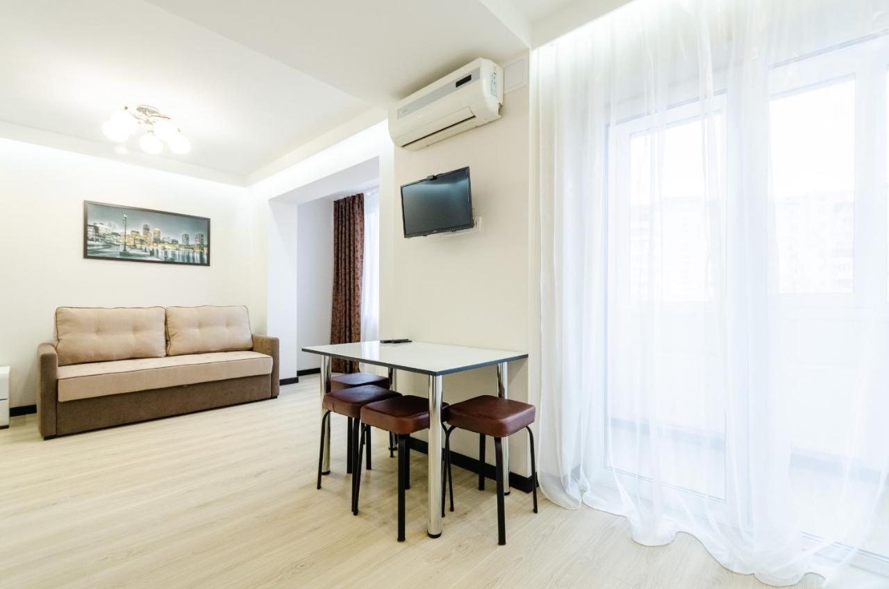 Artal Apartment On Obolonsky Avenue 31 Kiev Eksteriør billede