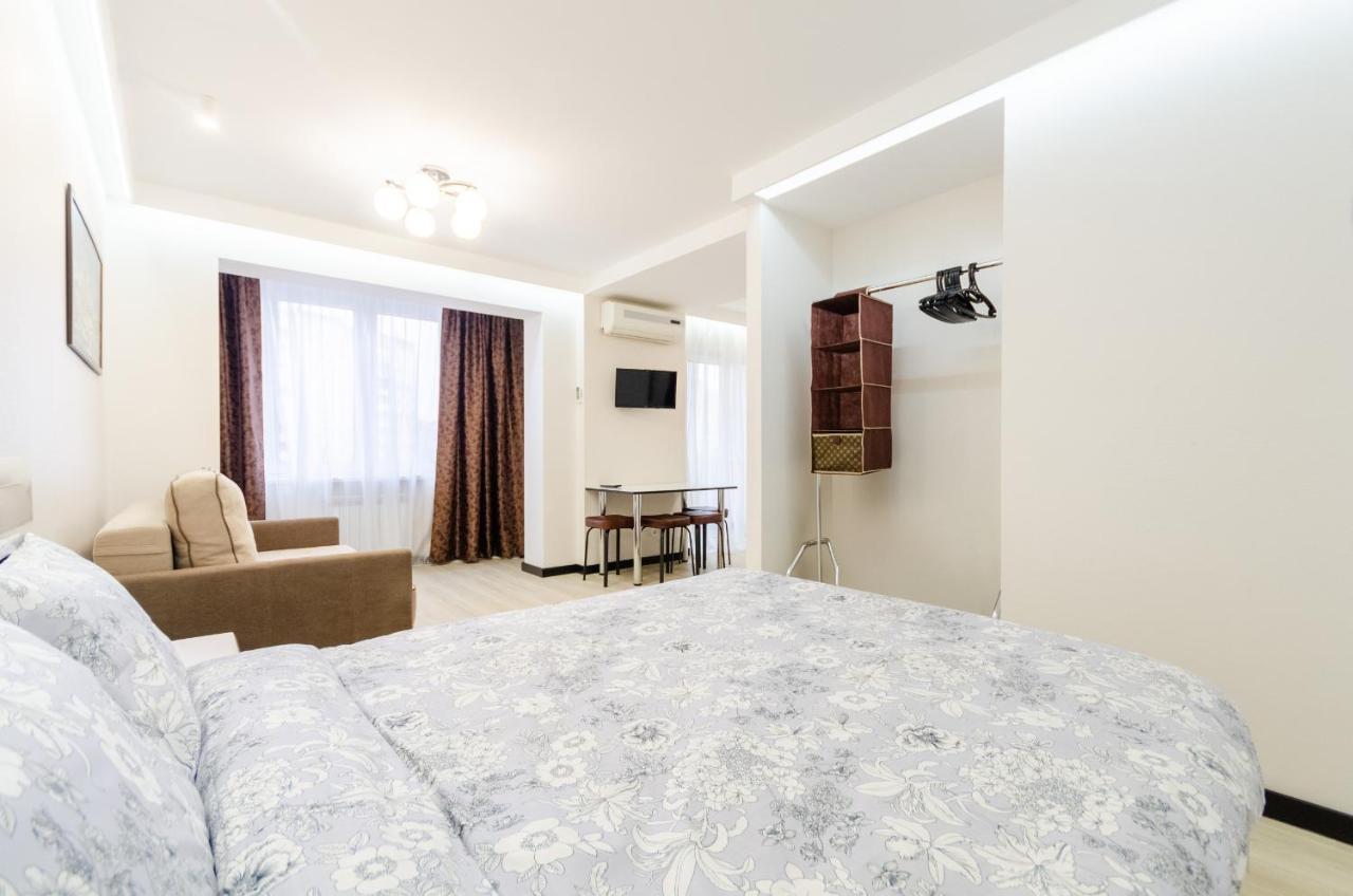 Artal Apartment On Obolonsky Avenue 31 Kiev Eksteriør billede
