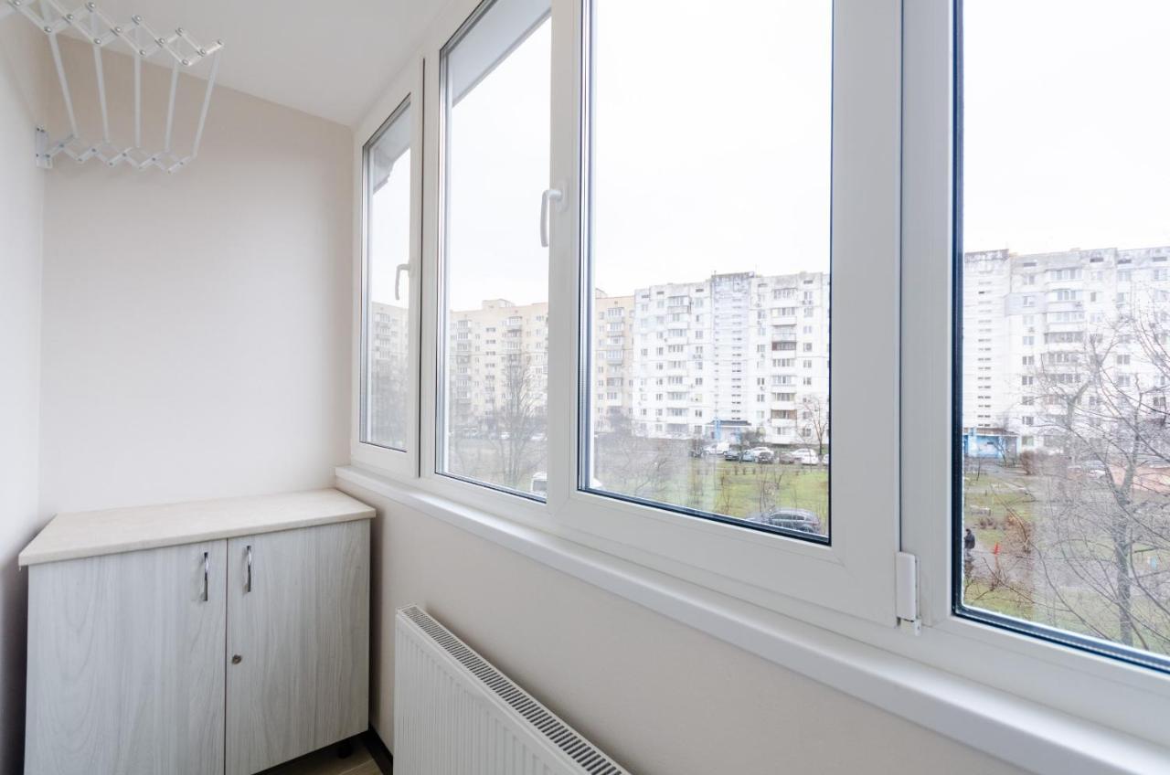 Artal Apartment On Obolonsky Avenue 31 Kiev Eksteriør billede